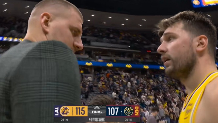 世界杯app下载-大小胖聊啥呢？赛后约基奇径直走向东契奇！两人拥抱完后攀谈几句